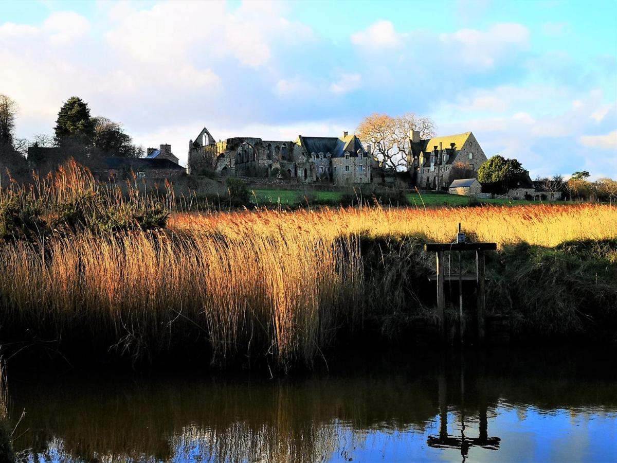 Gites "Le Clos De La Baie" Paimpol Esterno foto